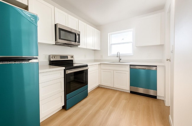 Building Photo - 333 NW 17th Ct