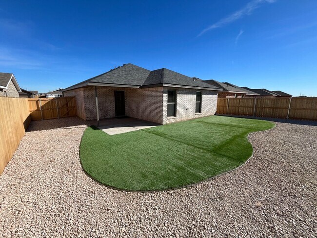 Brand new 3 bd/2 bth home in quiet neighborhood! Turf backyard with plants! All appliances! 10 mi...