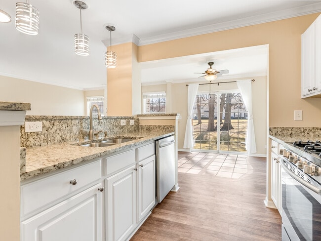 Photo - 2494 Stoughton Cir