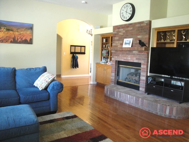 Photo - Spacious 4 Bed / 2 Bath Home in HOA Community with Gardening Included