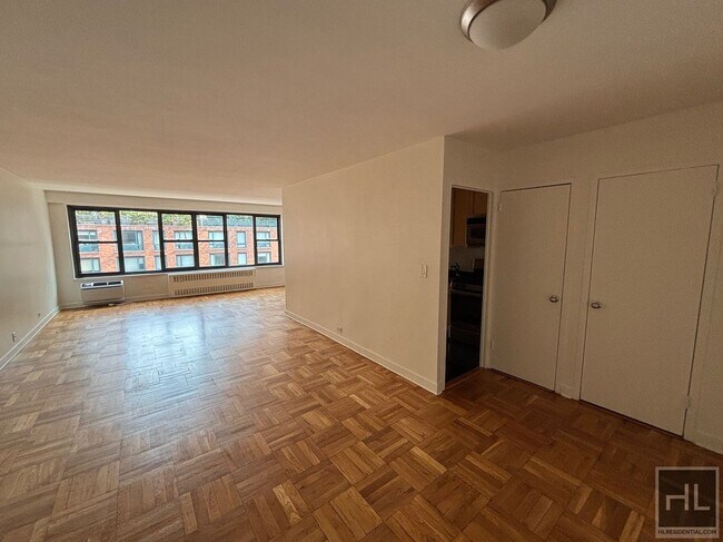 Photo - Fourth Avenue Unidad 10G