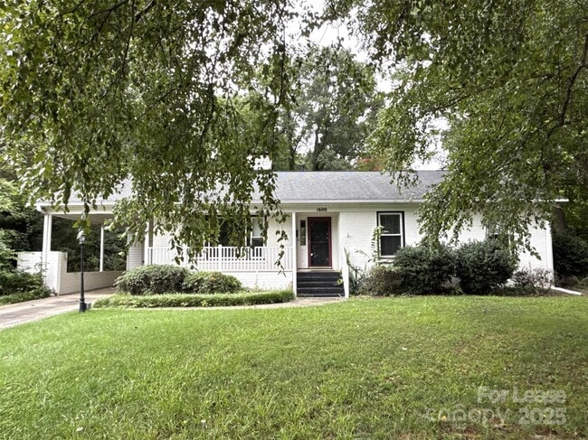 Building Photo - 1600 Paddock Cir Rental