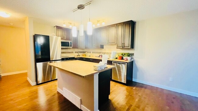 Photo - 5925 Anthony Cres SW