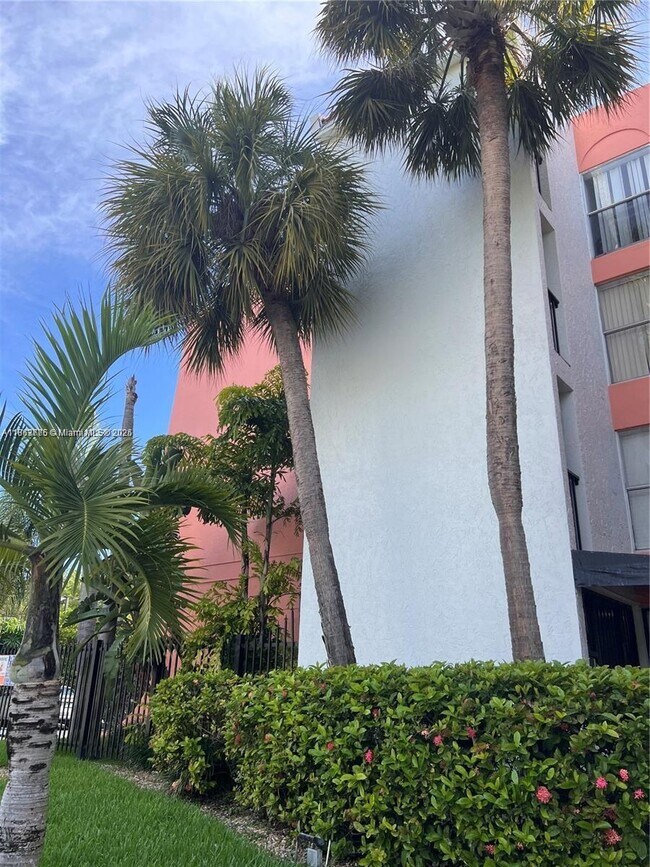 Photo - 2150 SW 16th Ave Unit 206