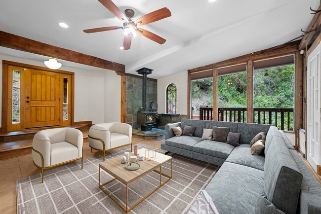 Photo - 975 Logan Creek Rd