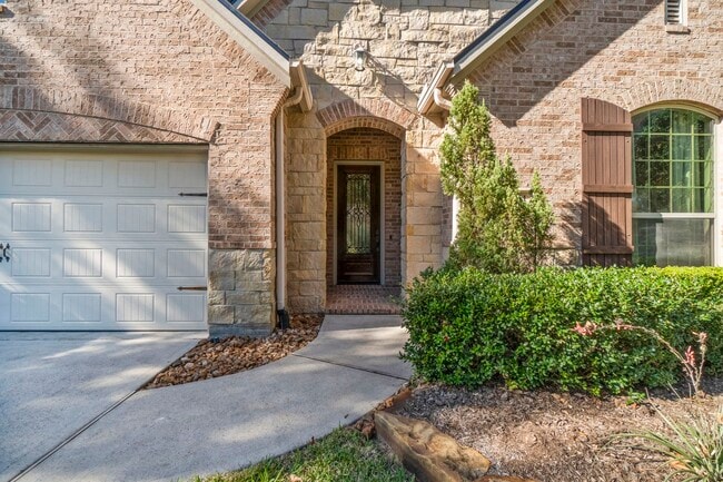 Photo - 161 Riverbend Way