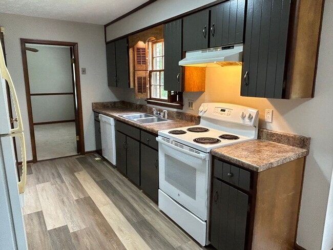 Photo - 504 Stoney Brook Dr SW