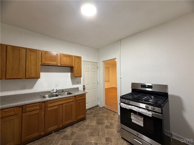 Photo - 1208 City St