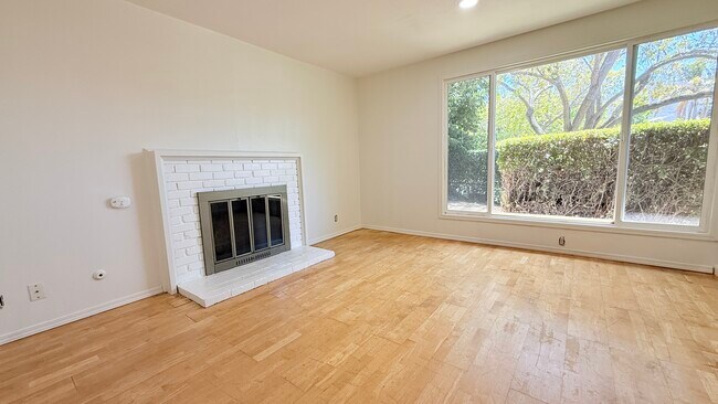Photo - 550 Highland Dr