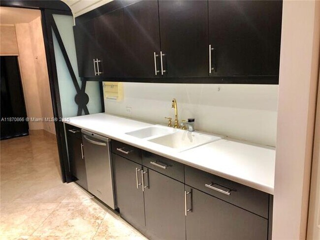 Photo - 2800 Island Blvd Unidad 2800 Island Blvd  902