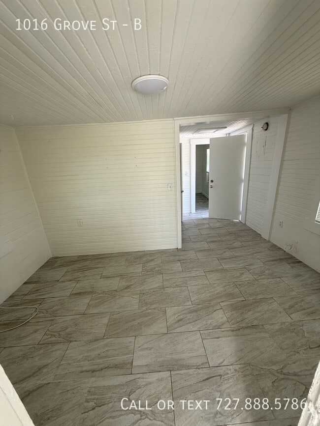 Photo - 1016 Grove St Unidad B