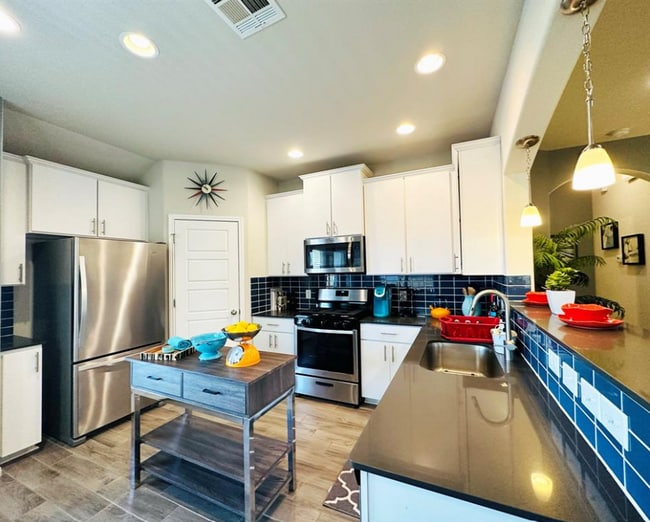 Photo - 112 Groesbeck Ln