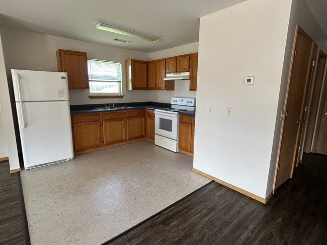 Photo - 316 Erin Pl Unidad 316 Erin Place #201