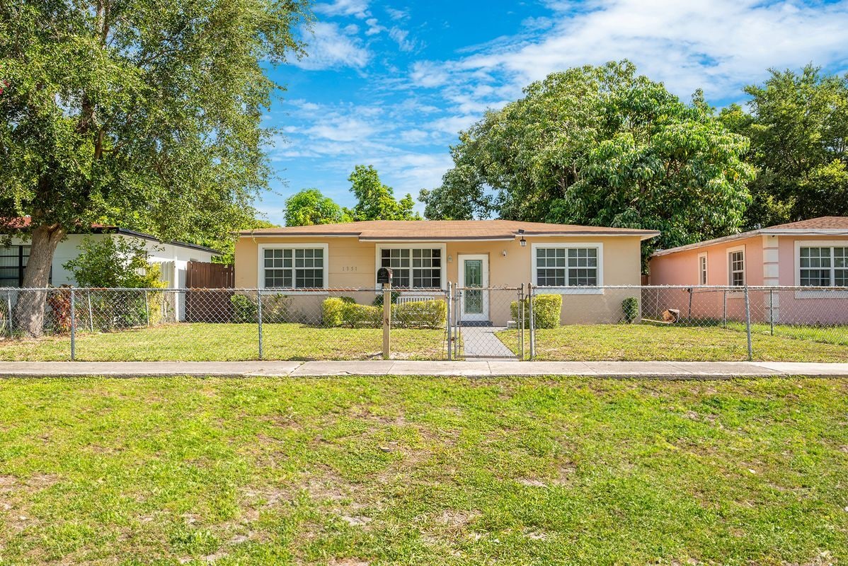 Photo - 1351 NE 156th St House