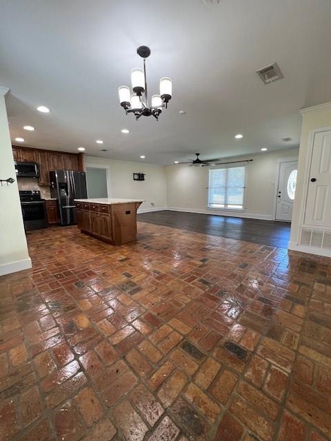 Photo - 215 Tavares Dr