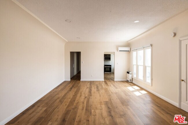 840 N Fuller Ave