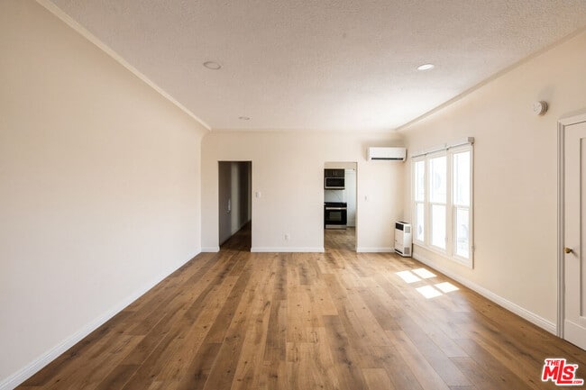 Photo - 840 N Fuller Ave