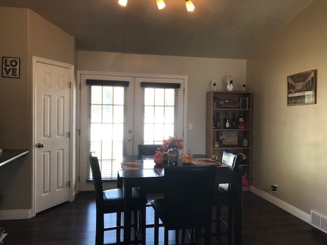 Photo - Pet Friendly Home on Corner Lot w 2 car garage