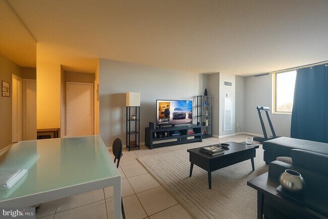 Photo - 5500 Holmes Run Pkwy Unidad 918