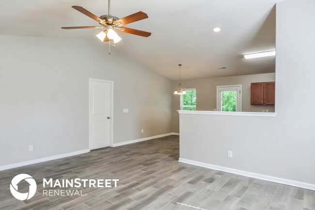 Photo - 4736 Queen Pierrette St