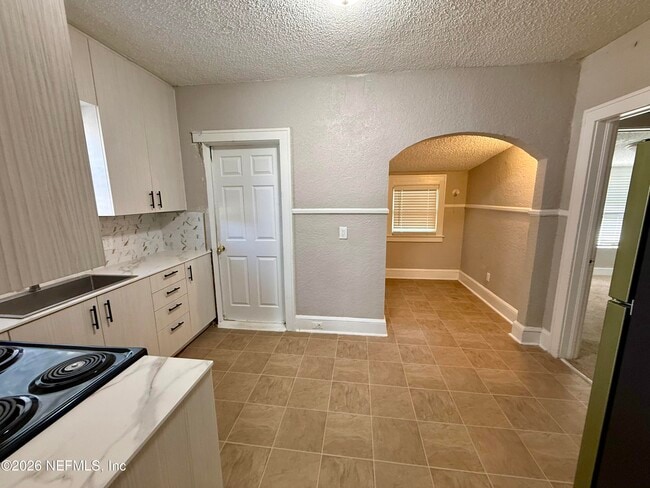 Photo - 28 W 35th St