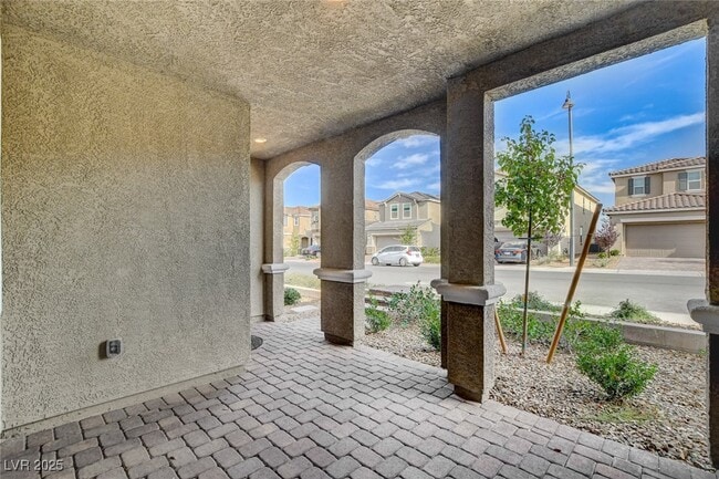 Photo - 2409 Bellinzona Pl