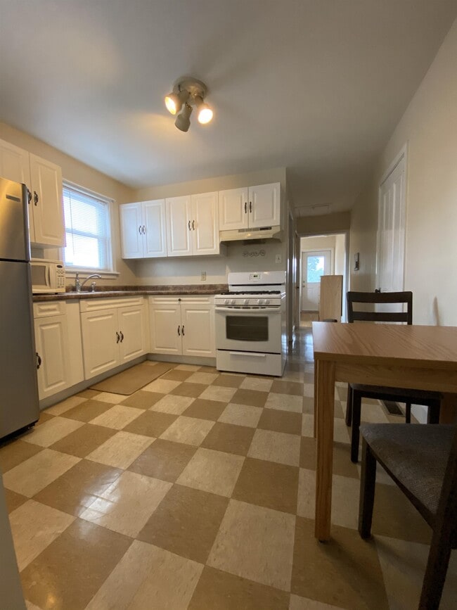 Photo - 522 W 3rd St
