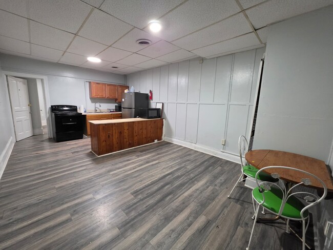 Photo - 72 Lincoln Way W