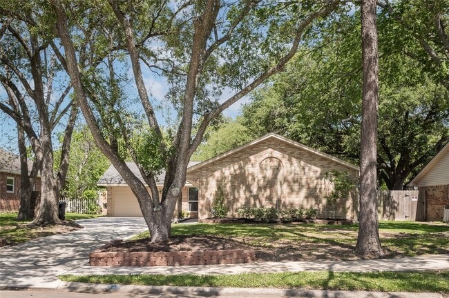 Photo - 809 Newport Blvd