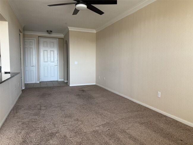 Building Photo - 7575 Kirby Dr