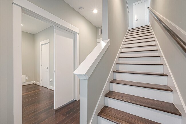 Photo - 712 Clark St