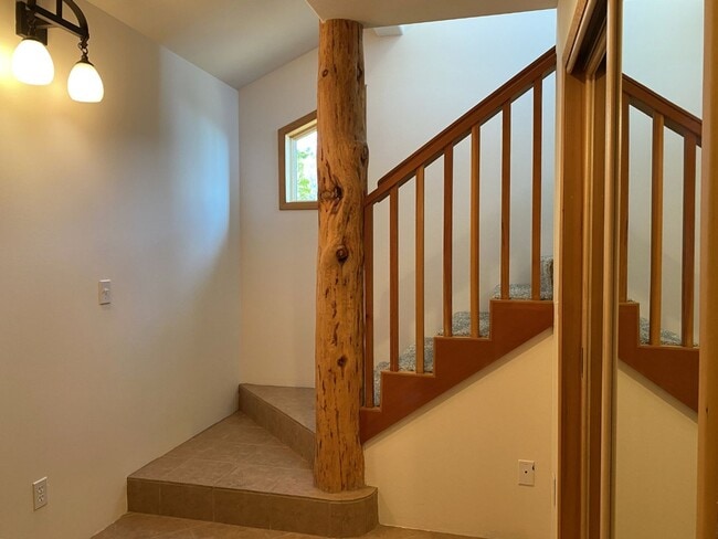 Photo - Townhouse On Private Drive In White Salmon, WA