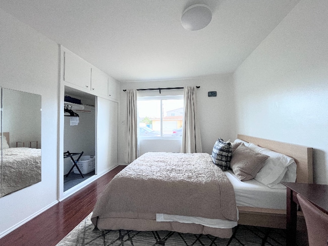 Photo - 1051 W 170th St