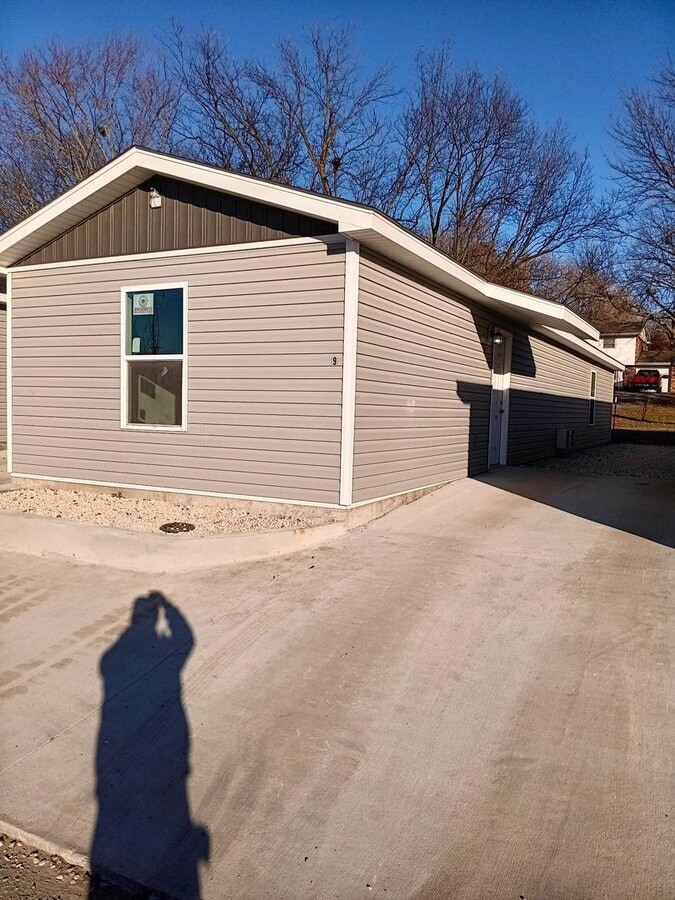 3 bed, 1 bath Home - 3 bed, 1 bath Home