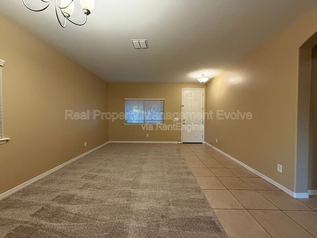 Photo - 42239 N Wollemi St