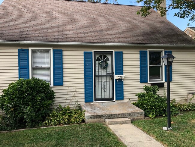 Frente exterior de la casa - 520 Shipley Rd