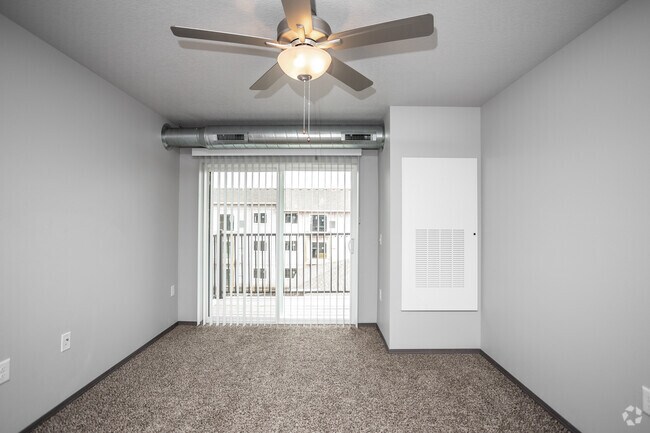 1BR, 1BA - 602 SF