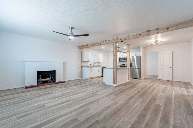 920 E Elm St