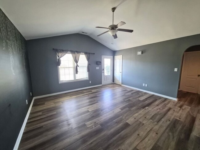 Photo - 103 Palin Trail