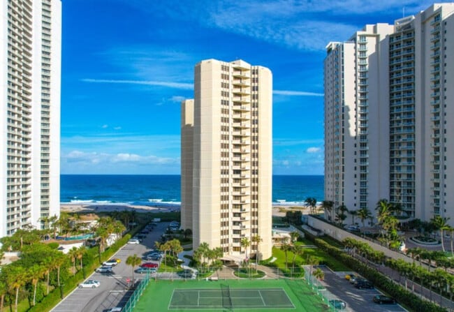 Building Photo - 2800 N Ocean Dr Unit B 11b