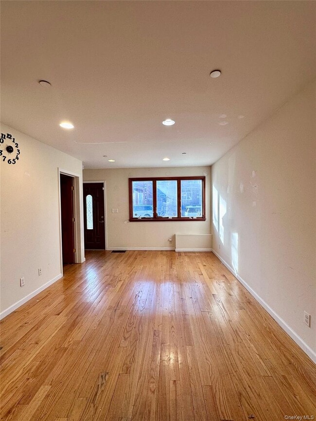 Photo - 40-33 191st St