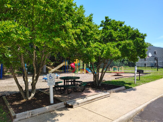 Photo - 600 Reusens Rd Unit J109