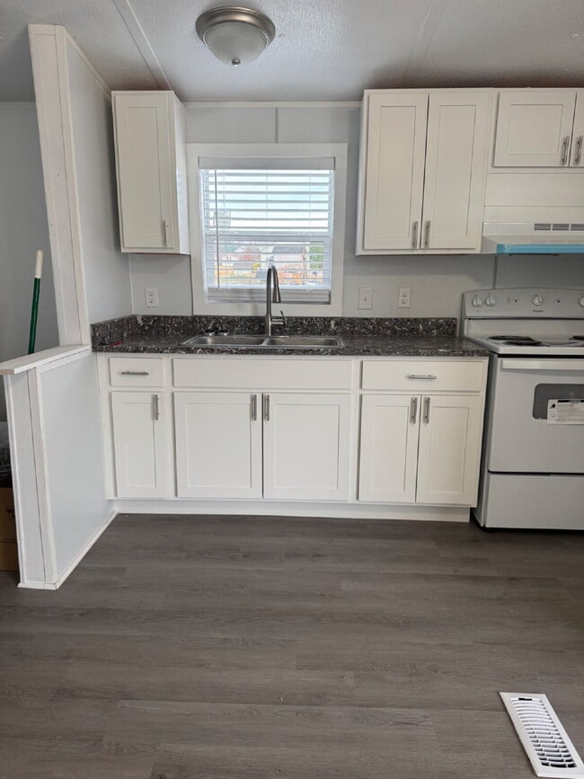 Photo - 40 Friendly Cir