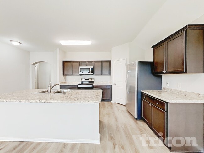 Photo - 221 Thoroughbred St