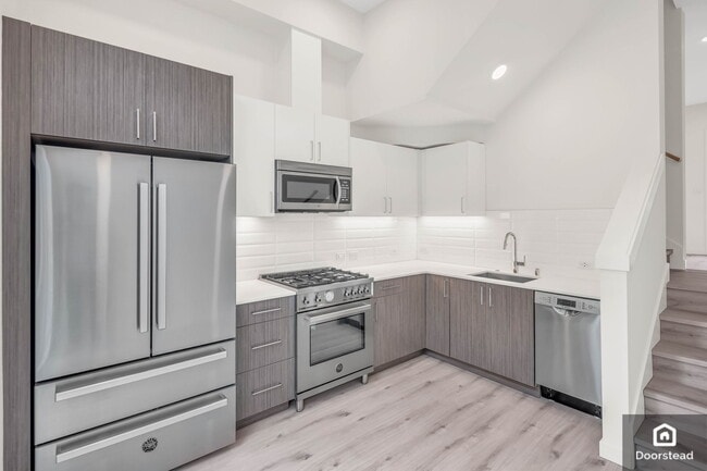 Building Photo - 3015 30th Ave W Unit #C Rental