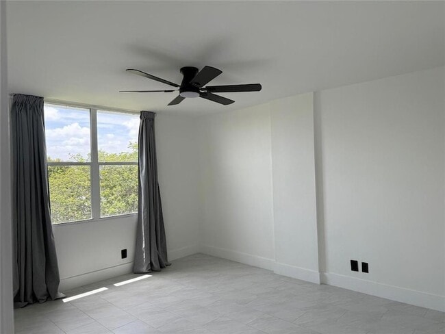Photo - 112 Royal Pk Dr Unidad 4B