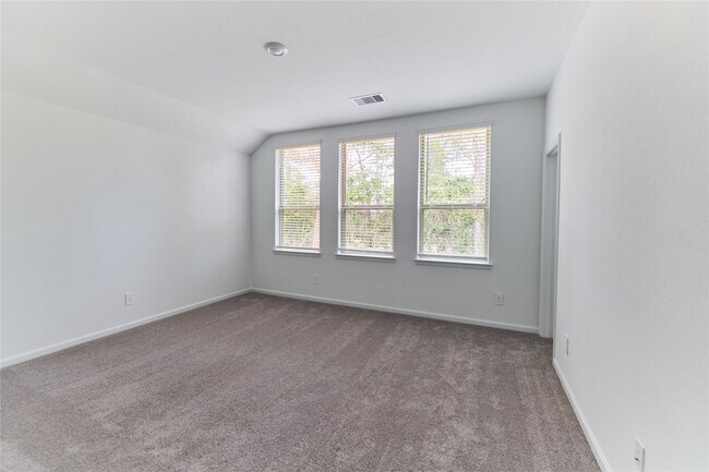 Building Photo - 665 Royal Arch Dr