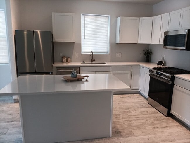 Photo - Newly-renovated 3 bedroom, 2 bathroom in Los Lunas! All new appliances! HUGE yard! Showings avail...