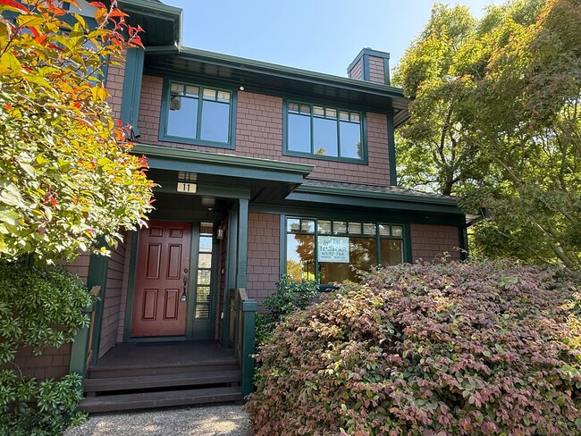 CRAFTSMAN STYLE TWO STORY 2BD/2BA END UNIT... - CRAFTSMAN STYLE TWO STORY 2BD/2BA END UNIT... Casa Adosada