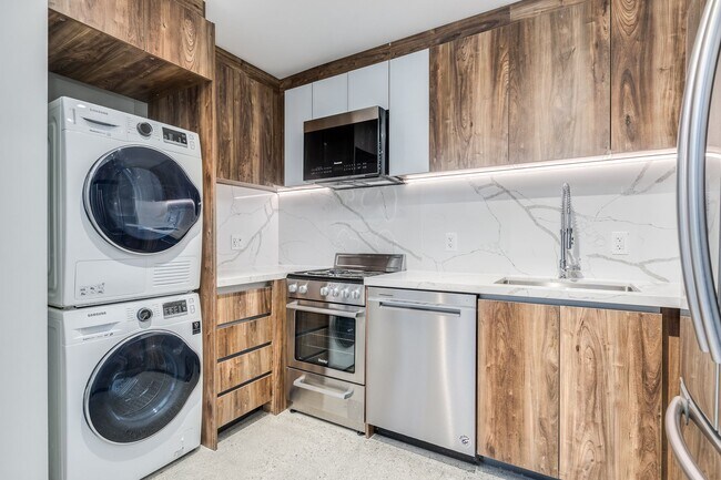 Photo - 1170 Barclay St Unit 305